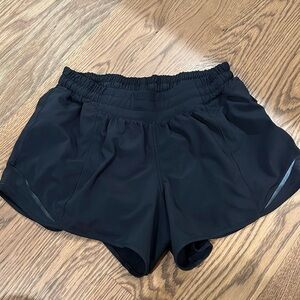 Lululemon Hotty Hot 4 inch low rise shorts size 8 black